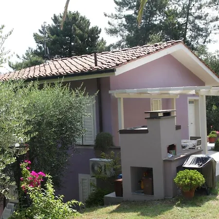 In Basetti Mit Garten Und Grill 別荘 モンテカルロ