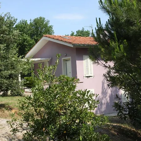 別荘 In Basetti Mit Garten Und Grill